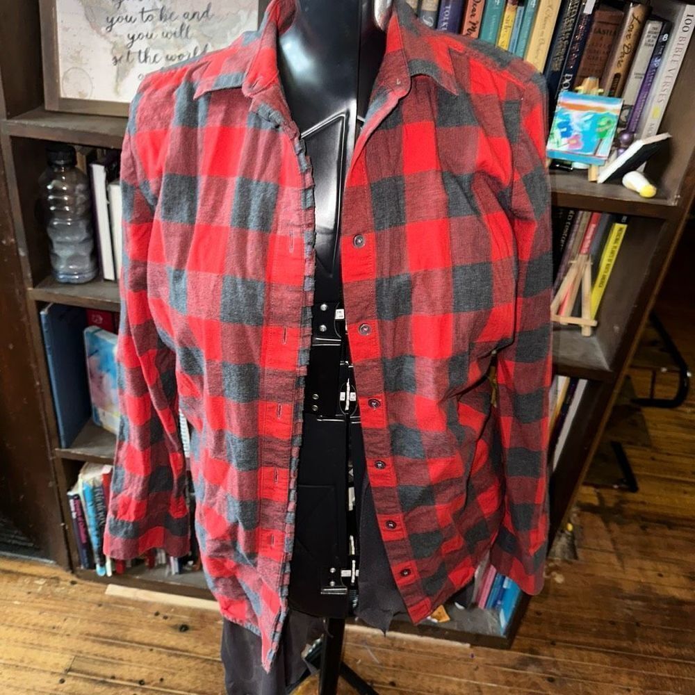 Banana Republic red & gray checked flannel button down shirt